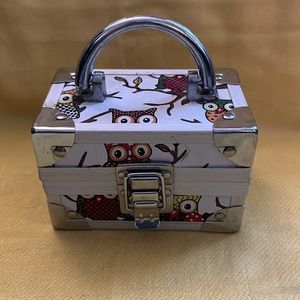 owls! darling owl box with latch & handle on top & red lined interior 🦉